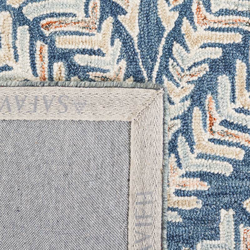 SAFAVIEH Handmade Capri Ilianka Wool Rug