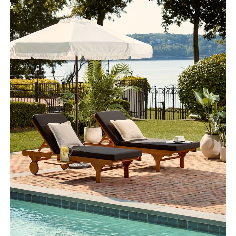 SAFAVIEH Outdoor Aubrie Adjustable Chaise Lounge Chair with Wheel.