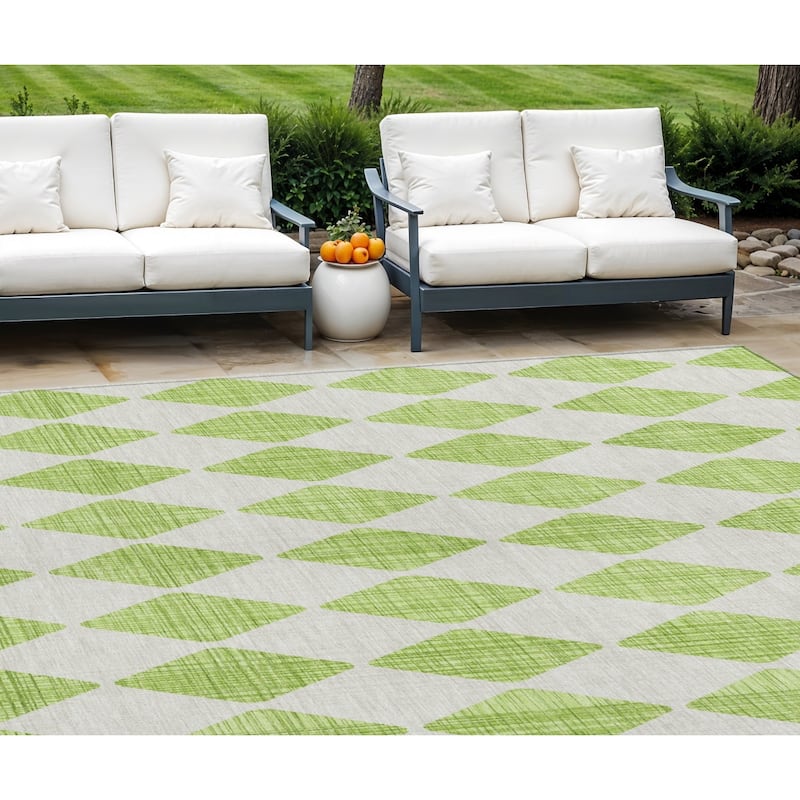 HomeRoots Geometric Transitional Rectangle Outdoor Rug - 8' X 10'