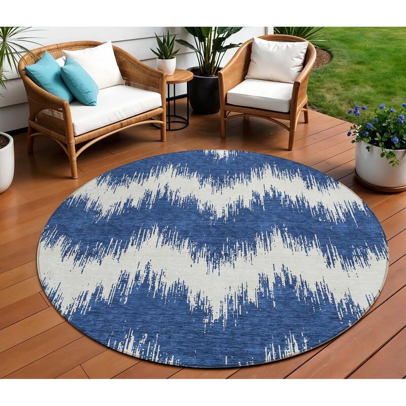 HomeRoots Chevron Transitional Rectangle Outdoor Rug - 8' Round