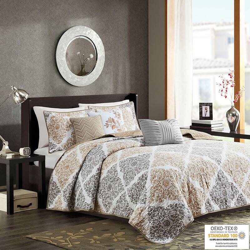 Madison Park Montecito 6 Piece Printed Quilt Set with Throw Pillows