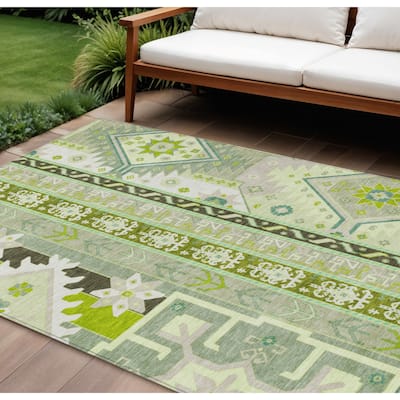 HomeRoots Aztec Transitional Rectangle Outdoor Rug