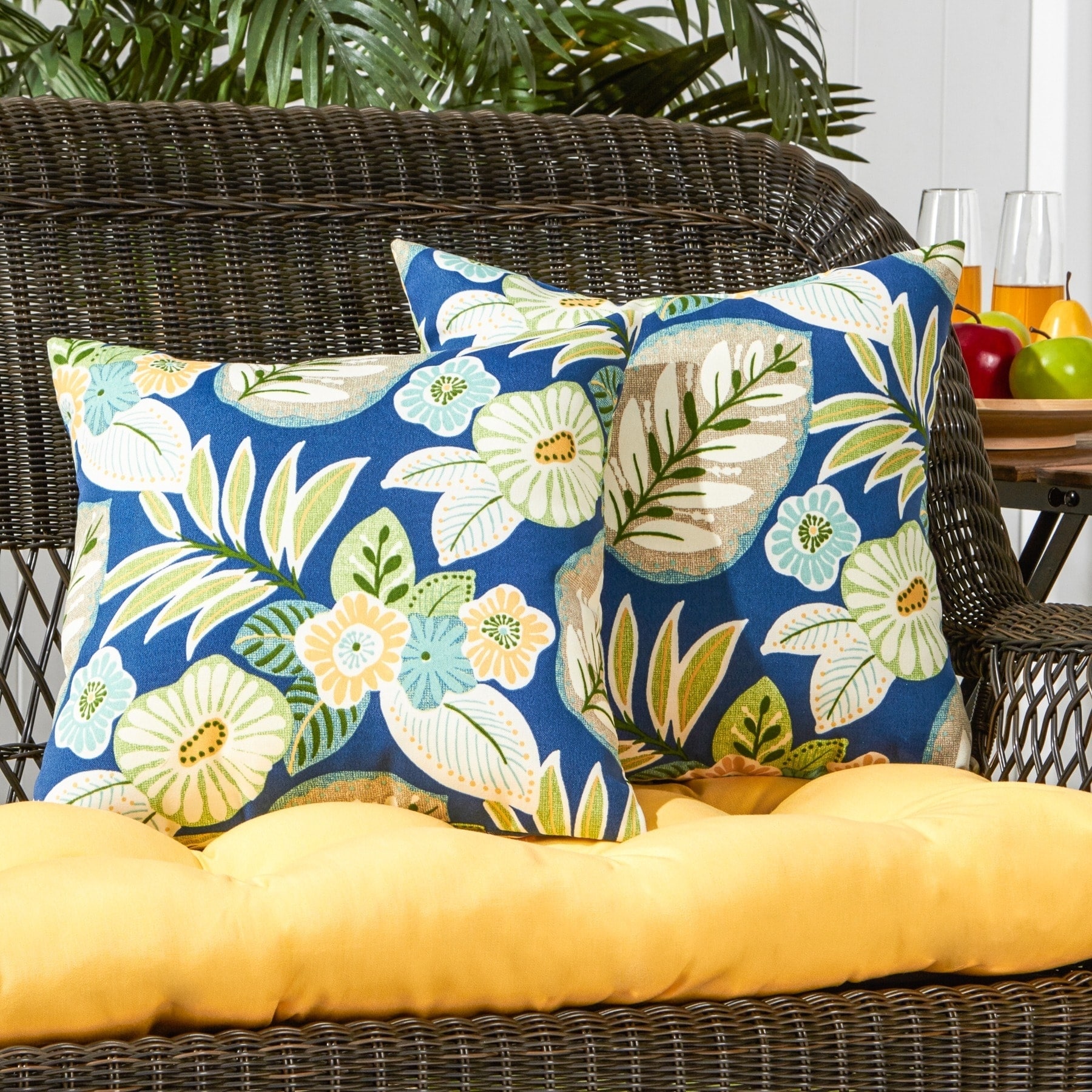 Marlow Floral 17-inch Outdoor Accent Pillow, (Set of 2) by