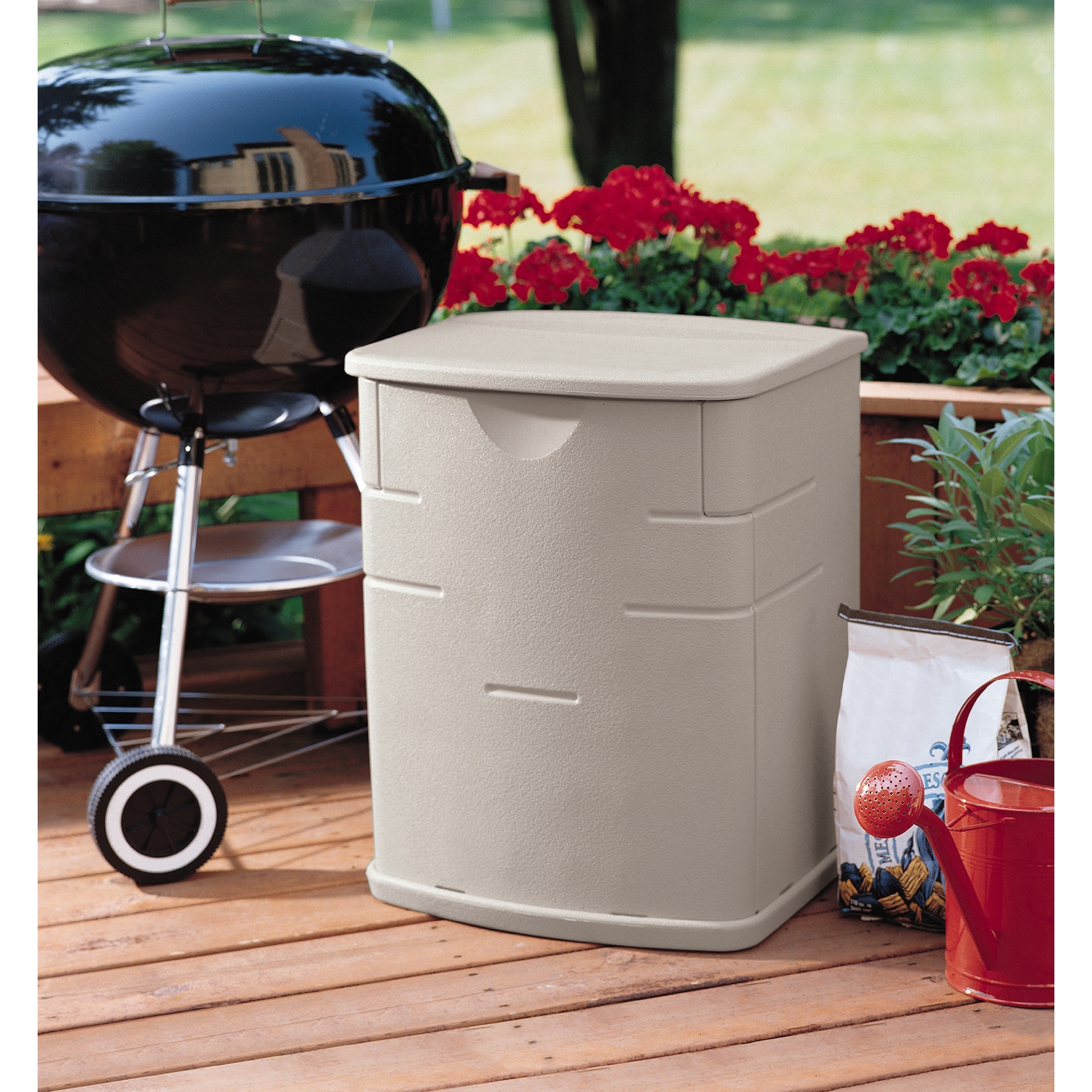 Rubbermaid outdoor online storage box