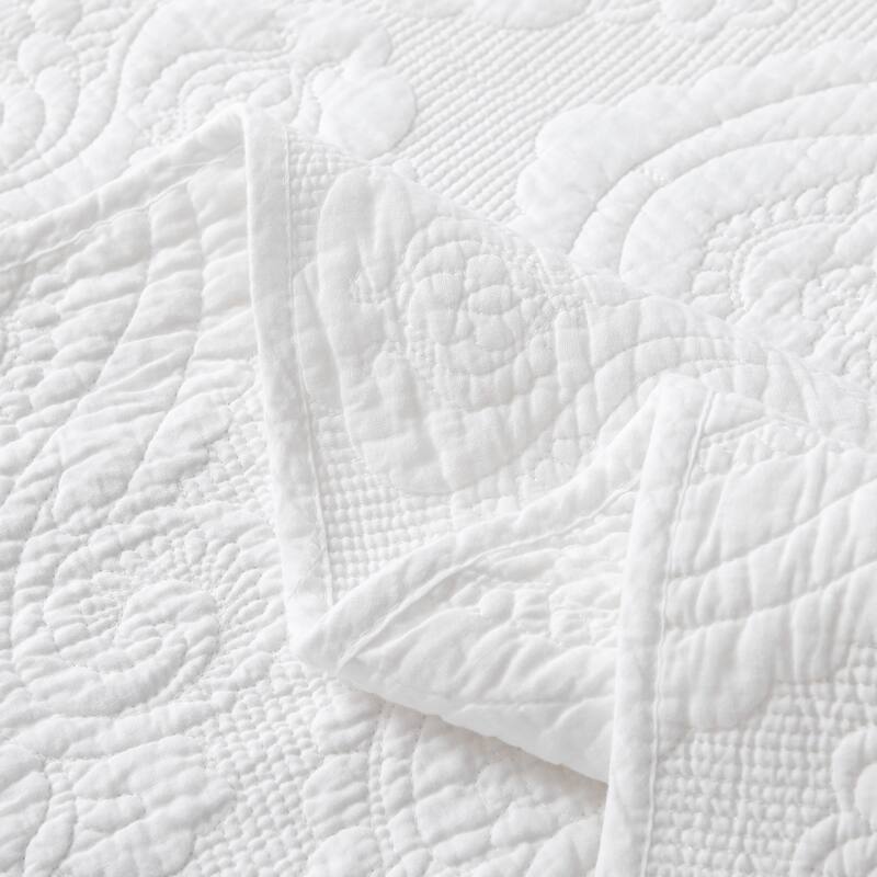 Reversible 3 Piece Damask Quilt Set by HULALA HOME