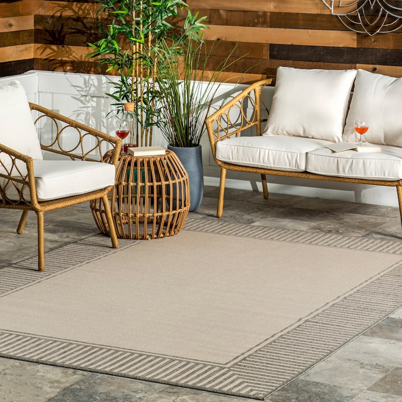 Nuloom Leah Classic Bordered Indoor/Outdoor Area Rug - 6'7" x 9' - Light Grey