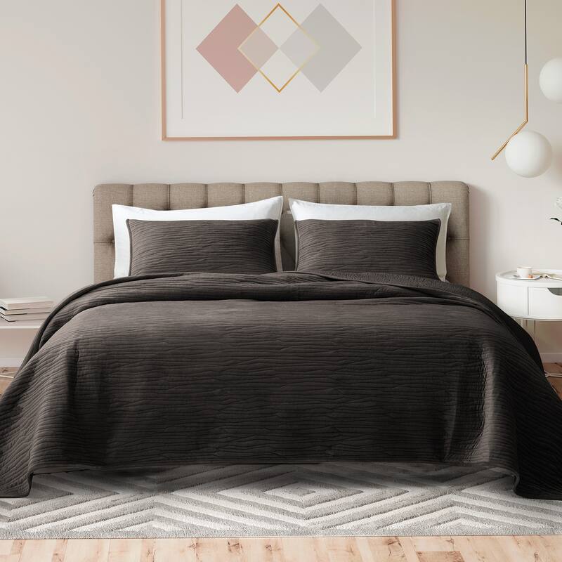 Wonderful Velvet 3 Piece Quilt Set