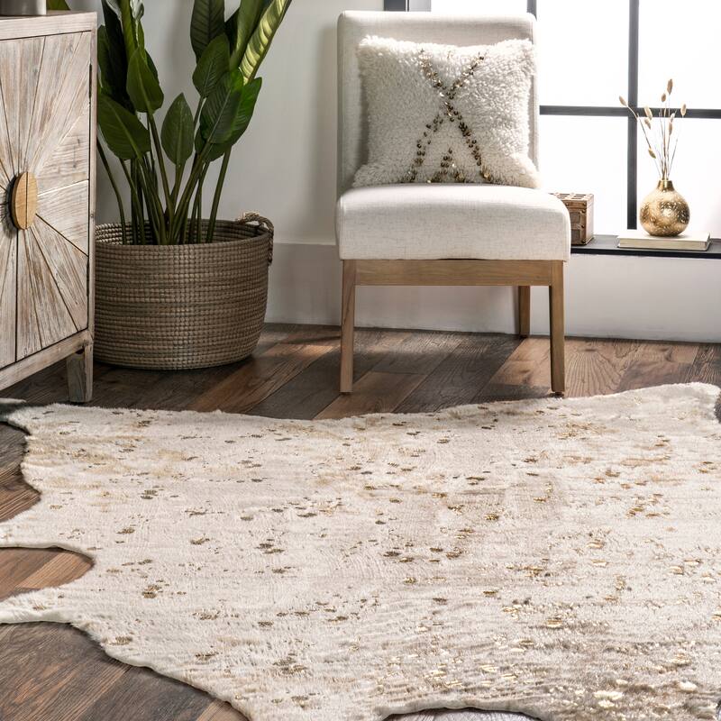 Nuloom Iraida Contemporary Faux Cowhide Area Rug