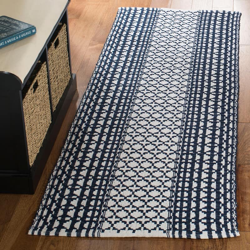 SAFAVIEH Handmade Flatweave Montauk Andrianna Casual Cotton Rug - 2'3" x 7' Runner - Navy/Ivory