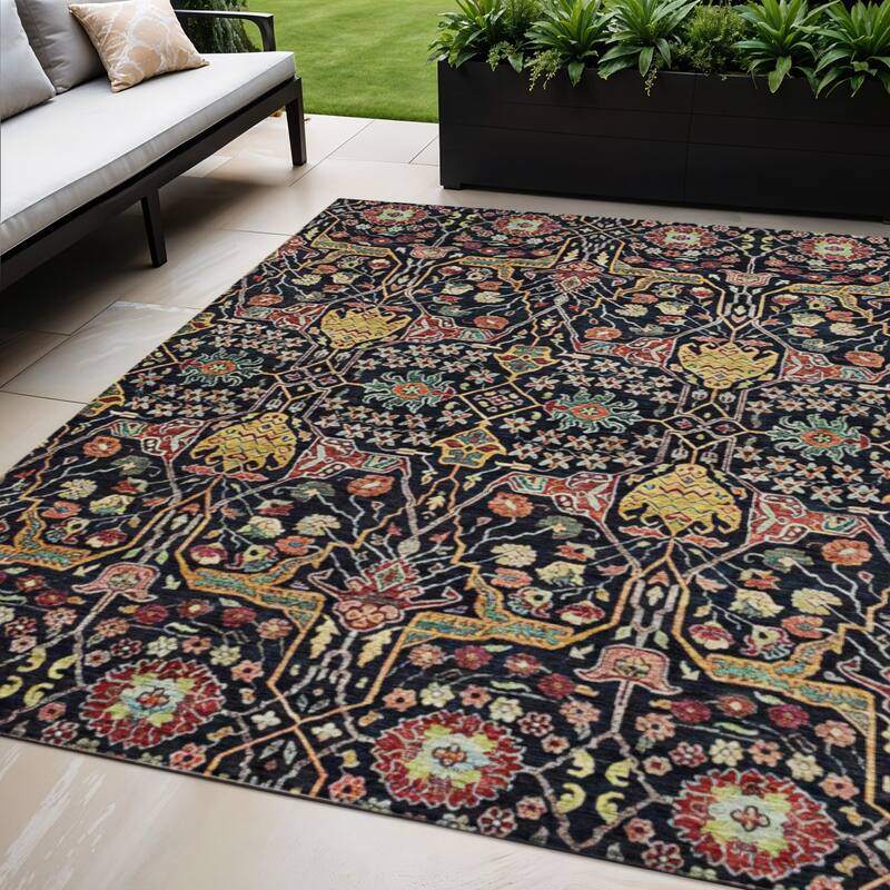 HomeRoots Floral Transitional Rectangle Outdoor Rug - 5' X 8'