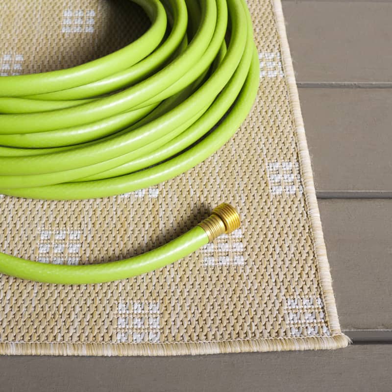 SAFAVIEH Terrace Soazig Indoor/Outdoor Washable Backyard Patio Rug