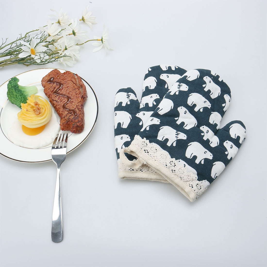 https://ak1.ostkcdn.com/images/products/is/images/direct/8d7dcec9d6d4db00ebc9a17e8f98dc85a0e1d42f/Cotton-Oven-Mitts-Heat-Resistant-Polar-Bear-Pattern-Gloves-Pot-Holder-1-Pair.jpg