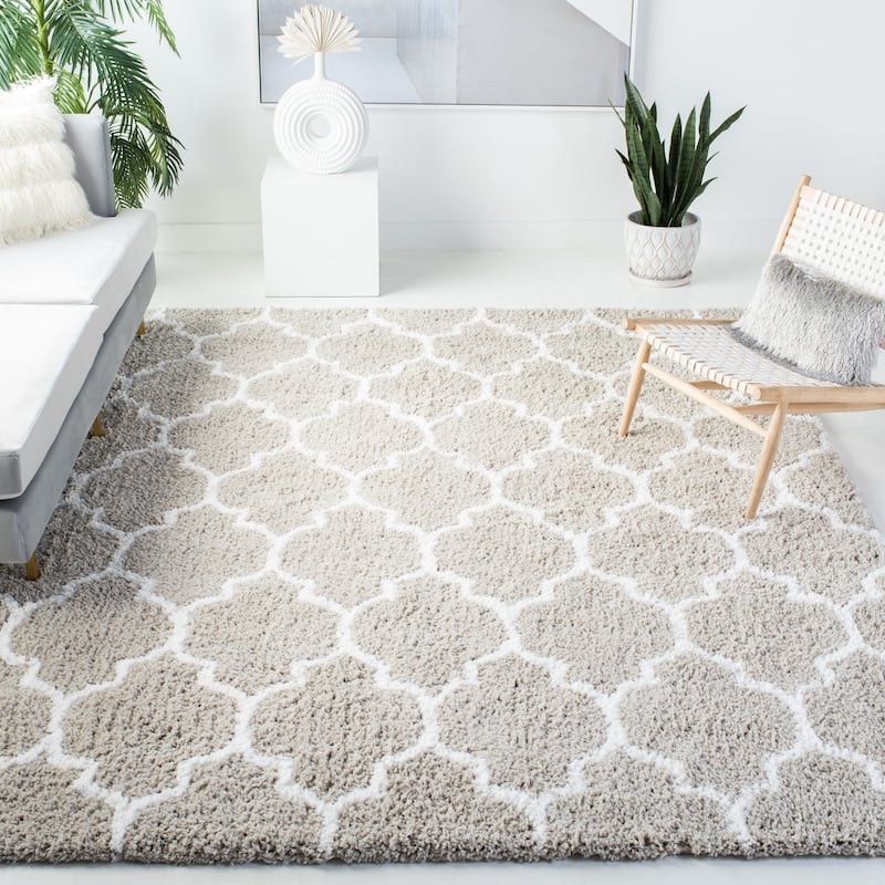 SAFAVIEH Handmade Toronto Shag Lizeth Polyester Rug - 6' x 9' - Silver/Ivory