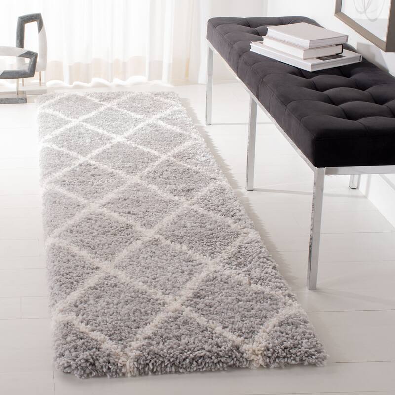 SAFAVIEH Fontana Shag Gurli Trellis 2-inch Thick Rug - 2'3" x 12' Runner - Grey/Cream