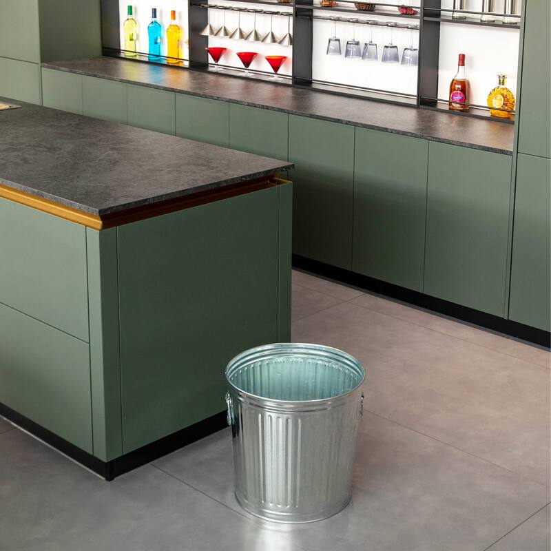 Round Galvanized Steel, Trash Can with Lid - Durable Metal Bucket for Backyard, Lawn, Garden and Yard Use