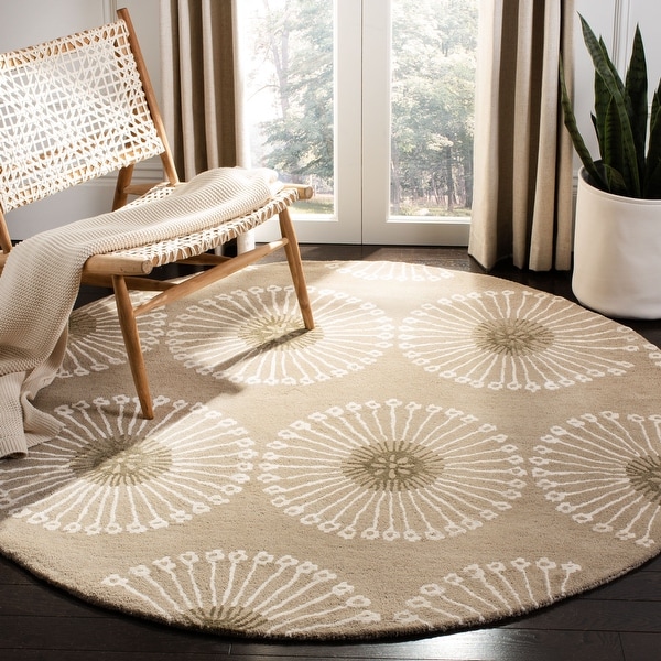 SAFAVIEH Handmade Soho Sagita Dandelion N.Z. Wool Rug. Opens flyout.