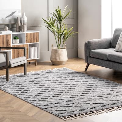 Nuloom Dottie Soft Shaggy Textured Trellis Tassel Area Rug
