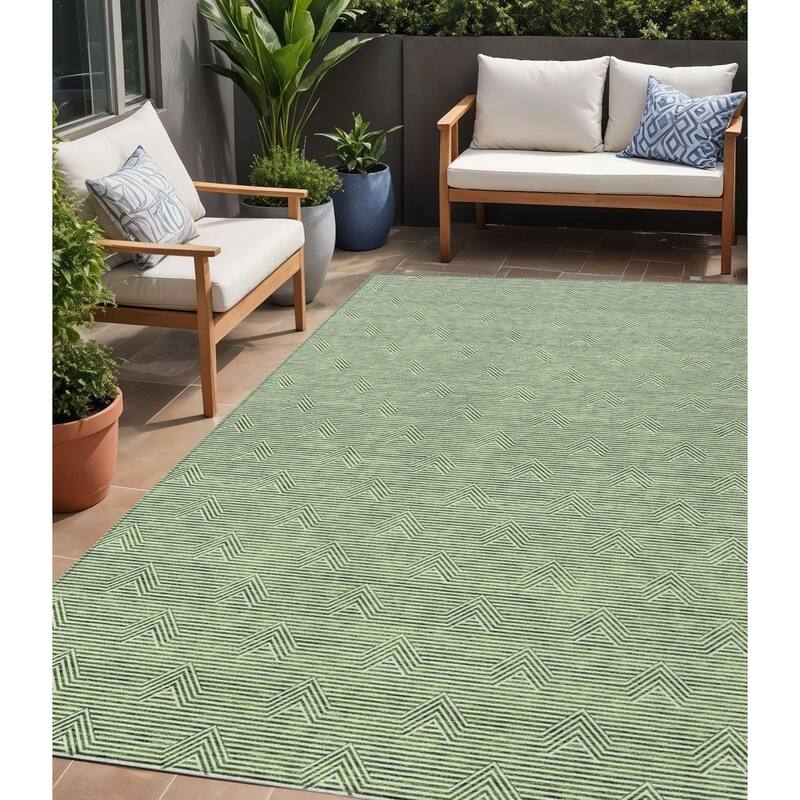 HomeRoots Geometric Transitional Rectangle Outdoor Rug - 5' X 8'