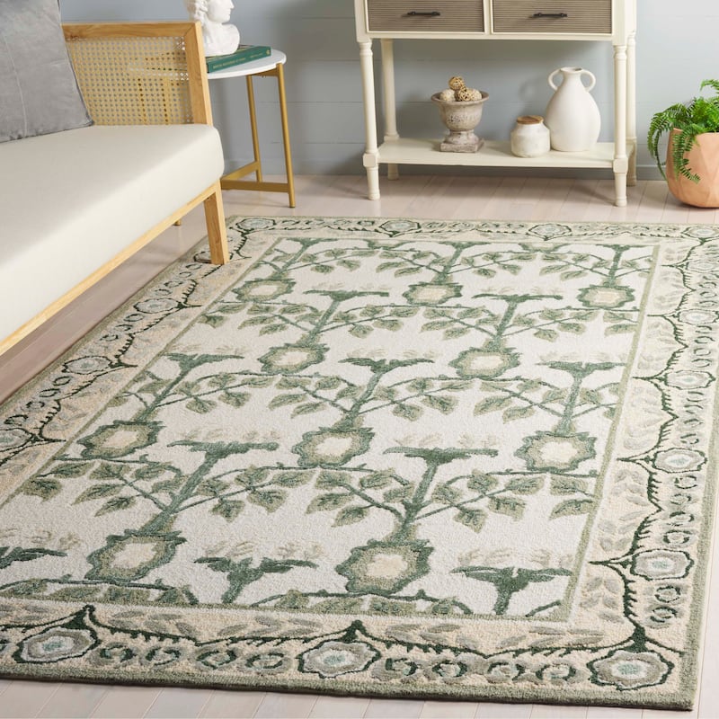 SAFAVIEH Handmade Earthly Treasure Aurelija Traditional Wool Rug - Ivory/Sage - 5' x 8'