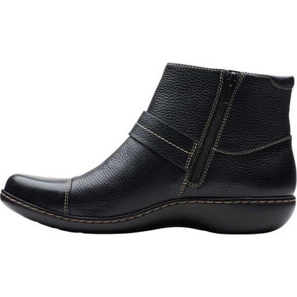 clarks ashland pine ankle boots