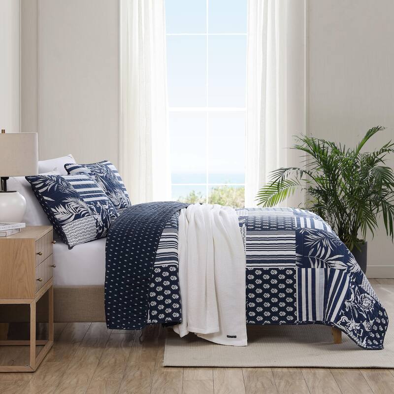 Nautica Avalon Patchwork Print Reversible Lightweight Cotton Quilt (Navy, 3 Piece Set)