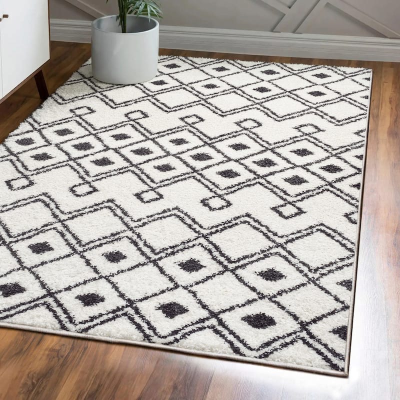 JONATHAN Y Sura Moroccan Diamond Shag Area Rug