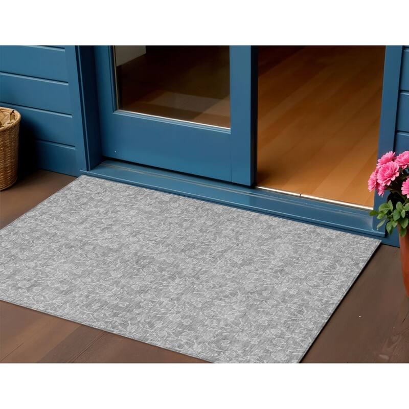 HomeRoots Floral Transitional Rectangle Outdoor Rug - 3' x 5'