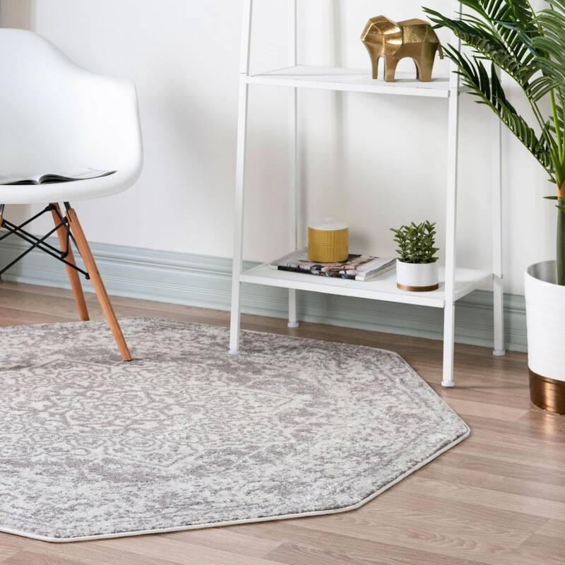 Traditional Brenda Collection Area Rug