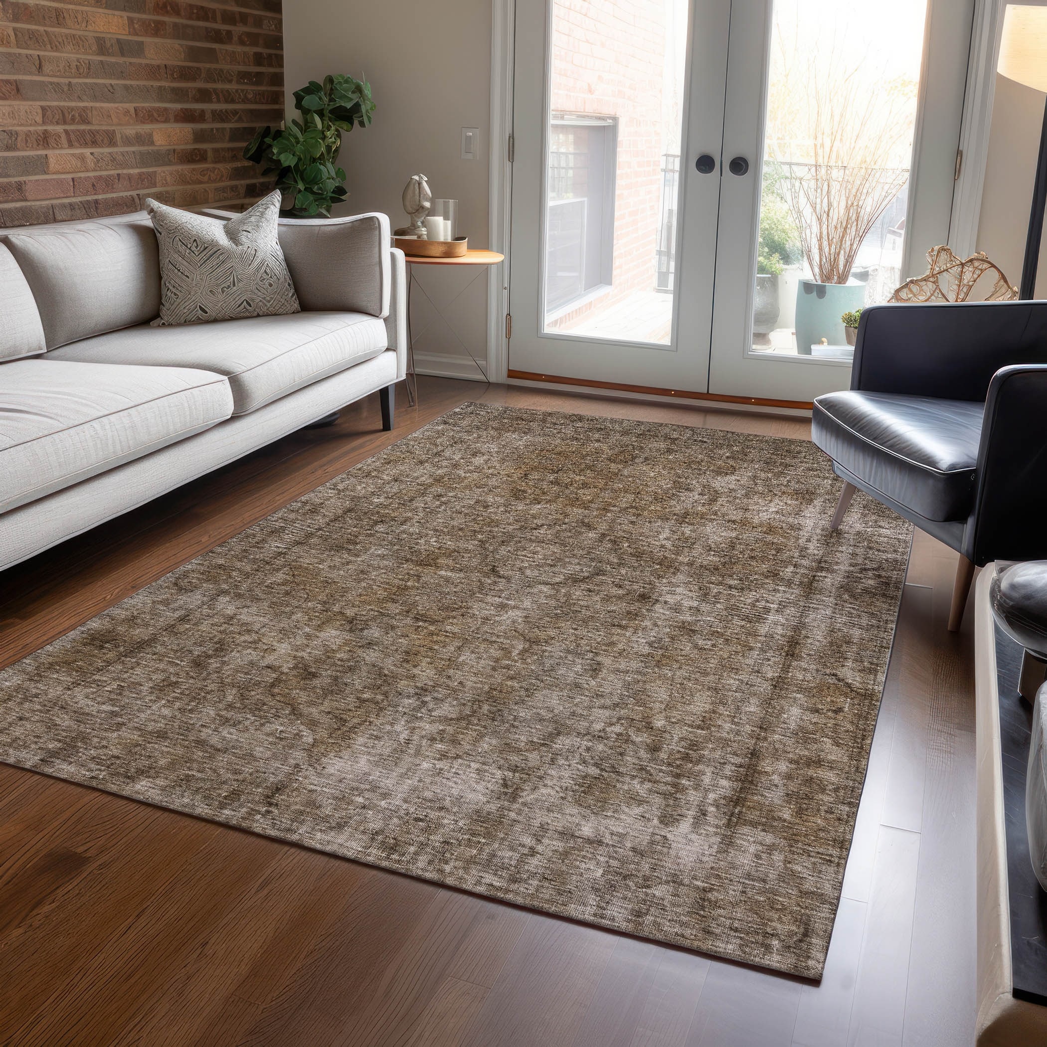 Machine Washable Indoor/ Outdoor Traditional Distressed Chantille Rug