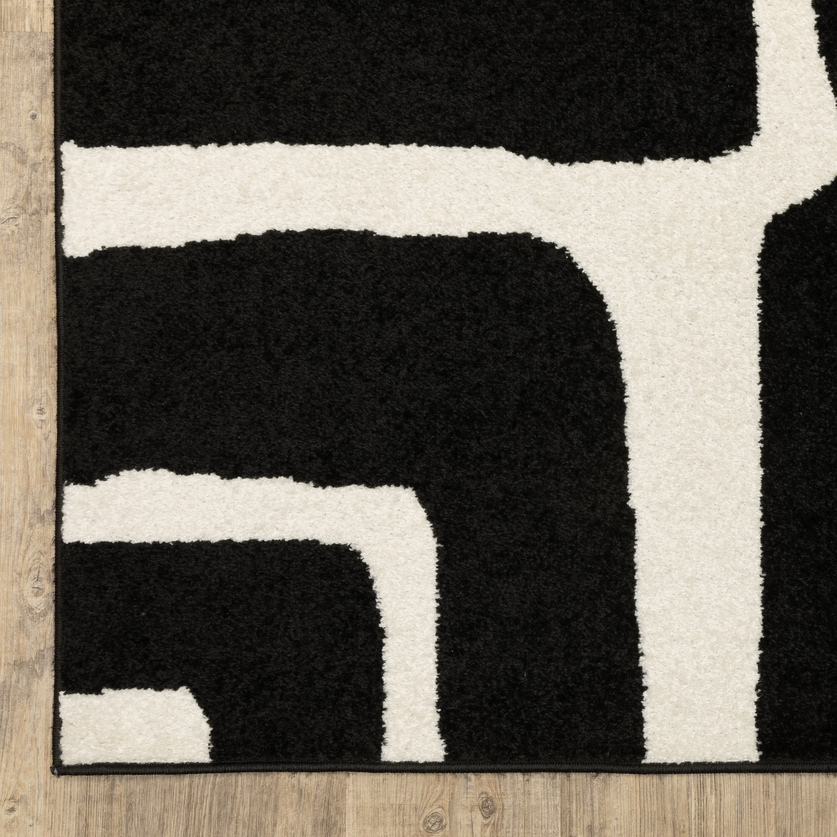 Quartz Abstract Maze Black/ Ivory Area Rug