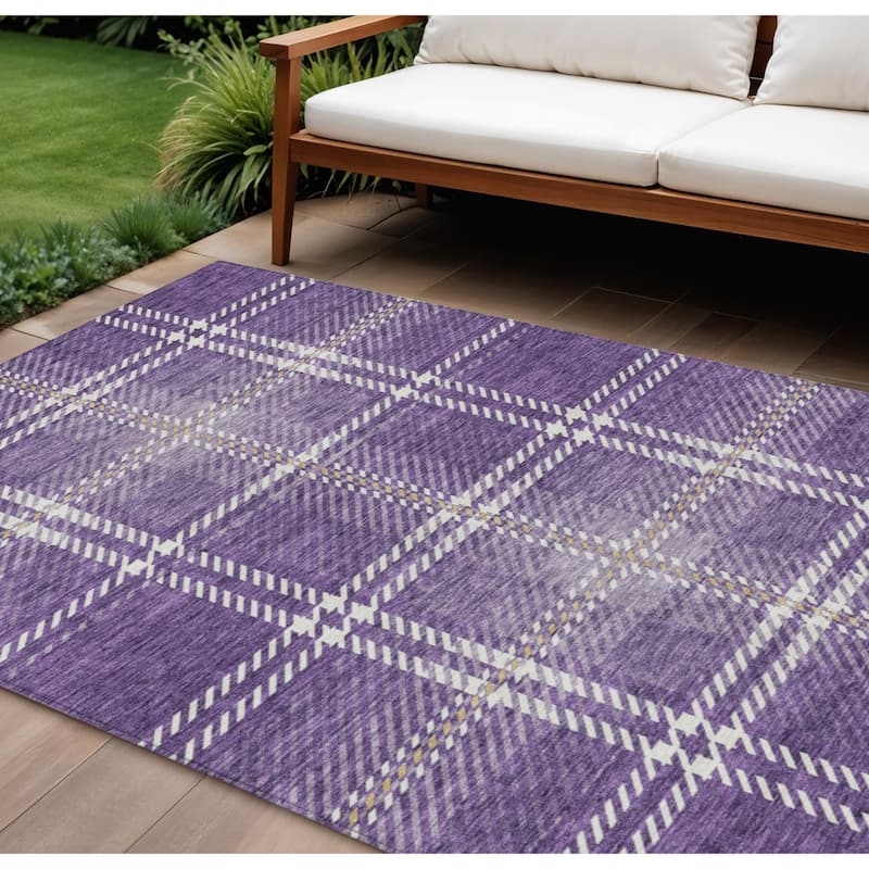 HomeRoots Plaid Transitional Rectangle Outdoor Rug - 8' X 10'