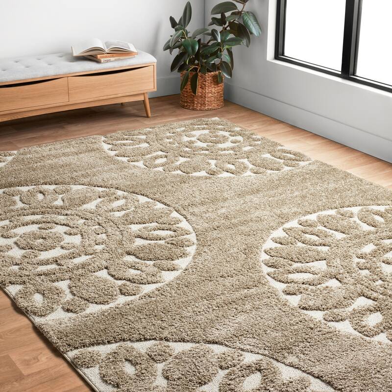 Alexander Home Julian Medallion Shag Area Rug - 5'3" x 7'7" - Beige