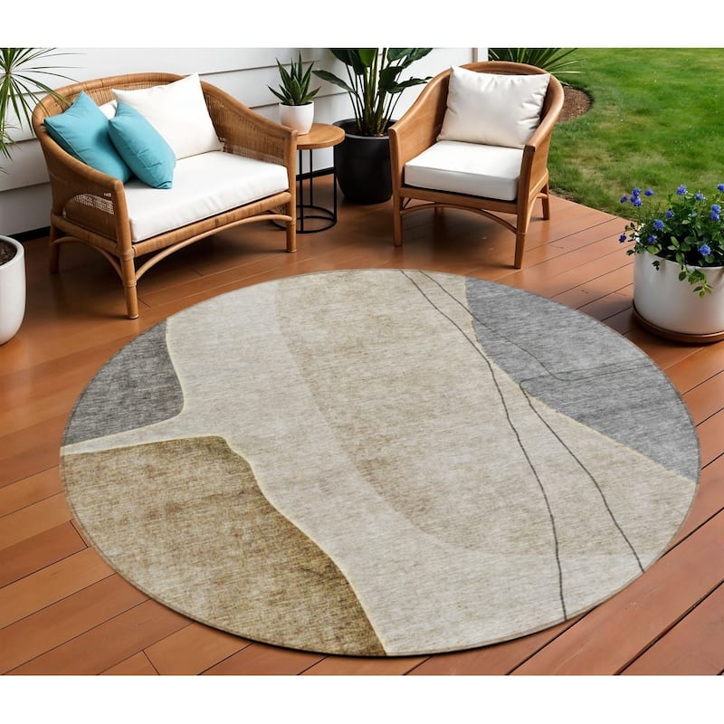 HomeRoots Abstract Transitional Rectangle Outdoor Rug - 8' Round