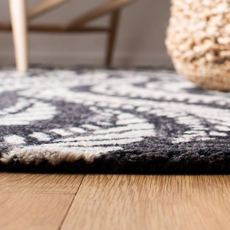 SAFAVIEH Handmade Micro-Loop Maele Modern Wool Rug
