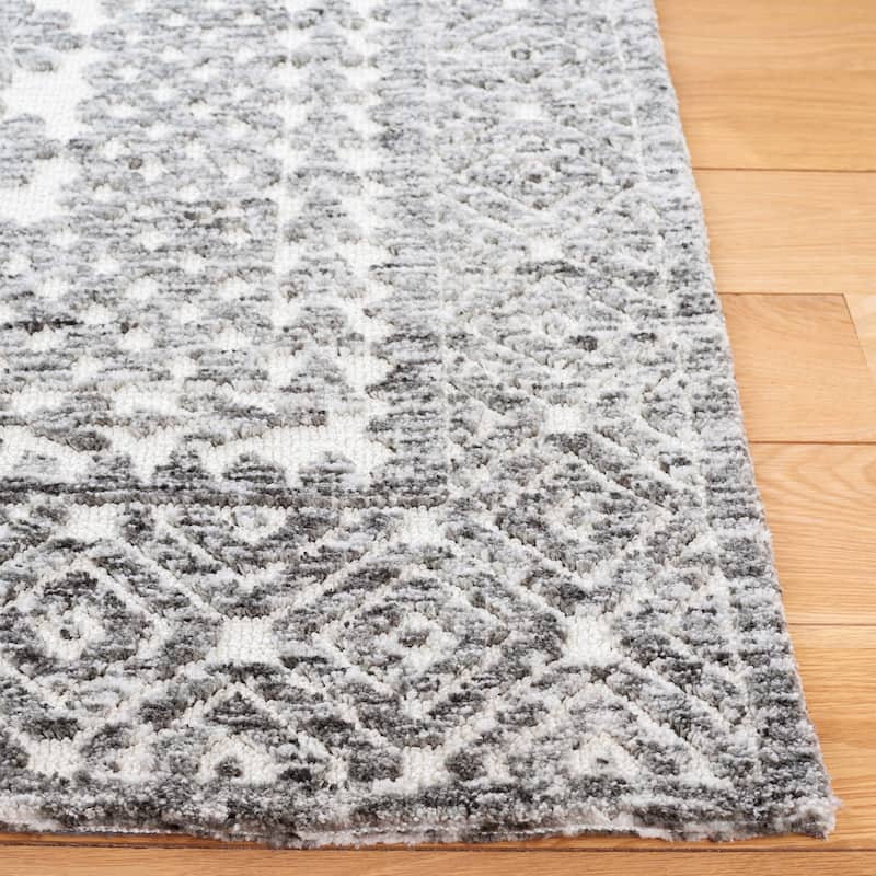 SAFAVIEH Audrey Zelea Rustic Geometric Rug