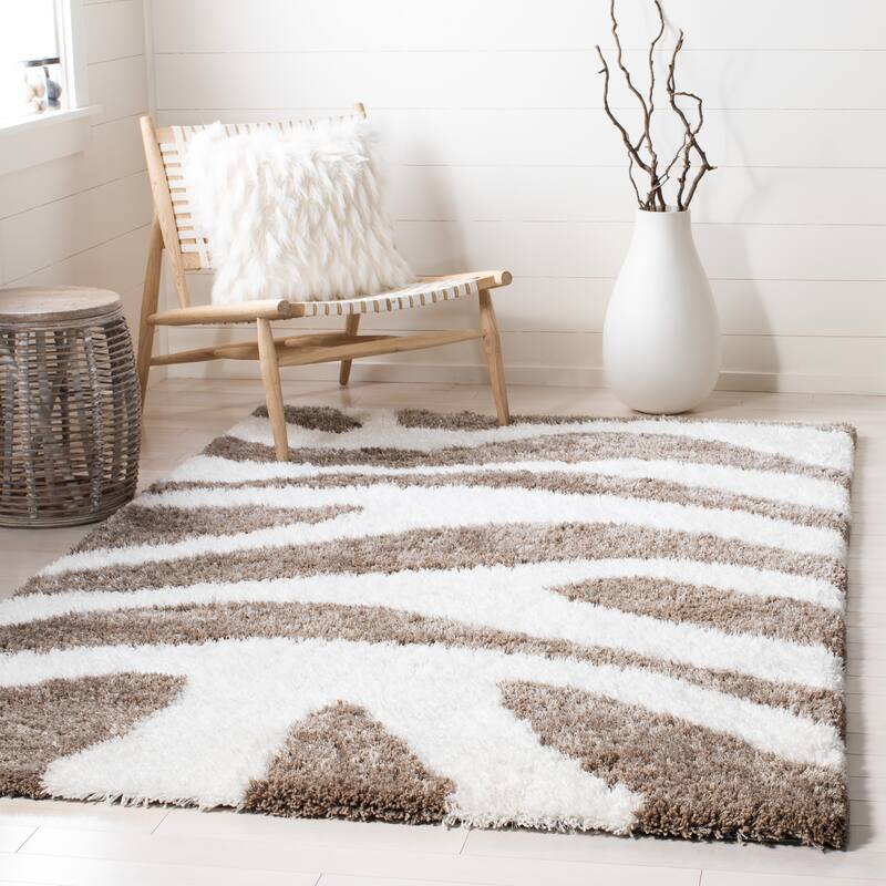 SAFAVIEH Handmade Barcelona Shag Here Polyester Rug - 5' x 8' - Ivory/Silver