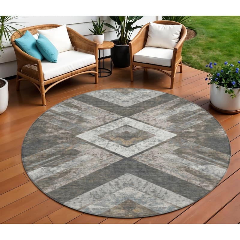HomeRoots Geometric Transitional Rectangle Outdoor Rug - 8' Round