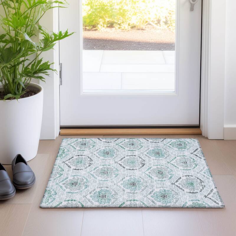 Machine Washable Indoor/ Outdoor Chantille Traditional Damask Rug