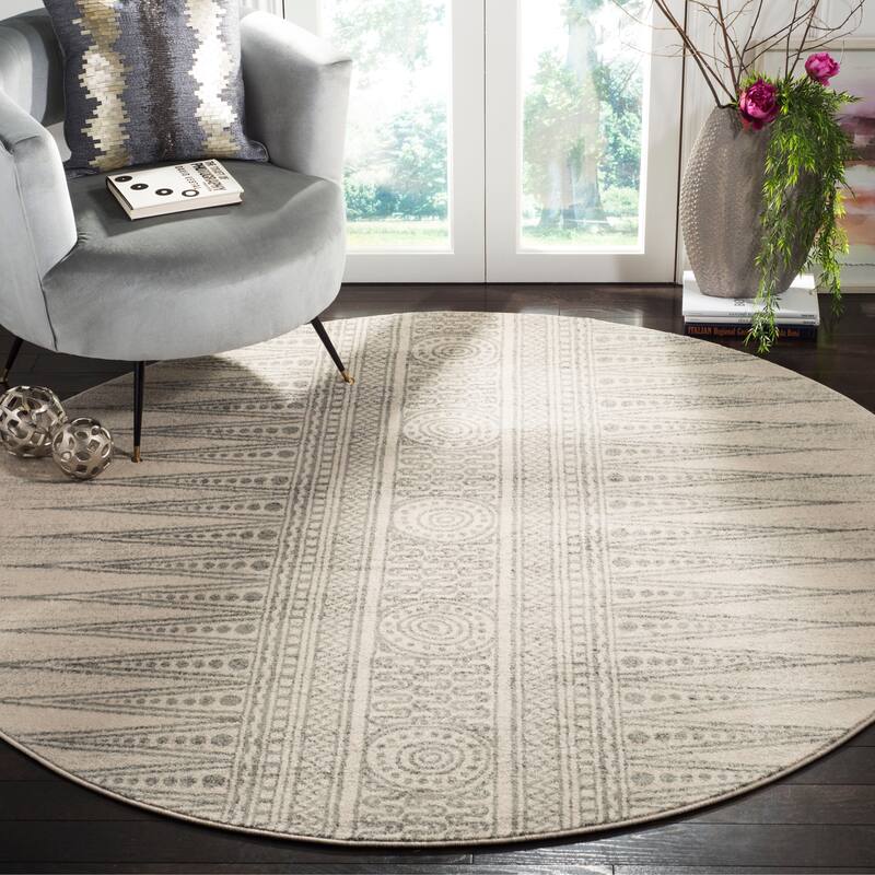 SAFAVIEH Evoke Cecylia Vintage Boho Rug - 6'7" Round - Ivory/Silver