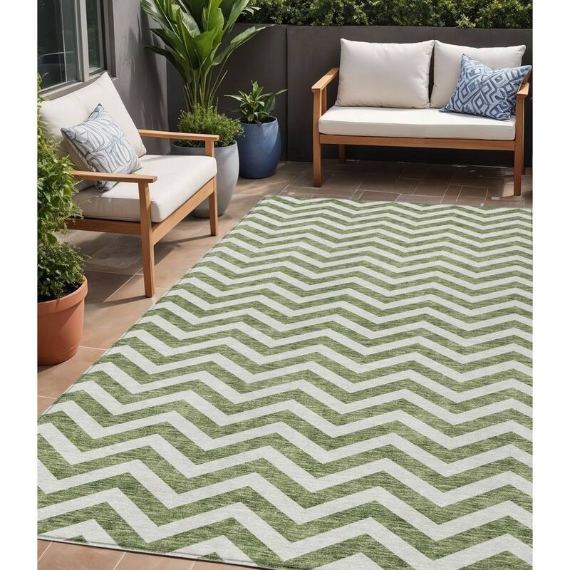 HomeRoots Chevron Transitional Rectangle Outdoor Rug - 5' X 8'