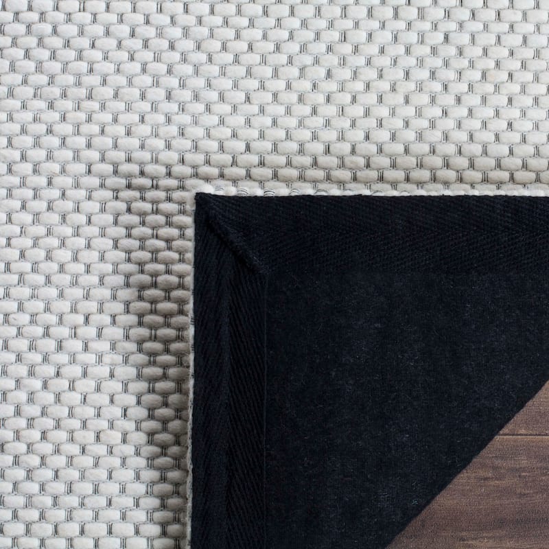 SAFAVIEH Handmade Natura Refiqe Wool Rug