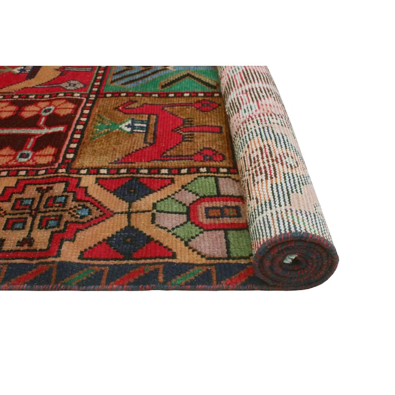 Fine Vintage Bakhtiari Fuat Red/Green Rug - 5'8" x 9'3"