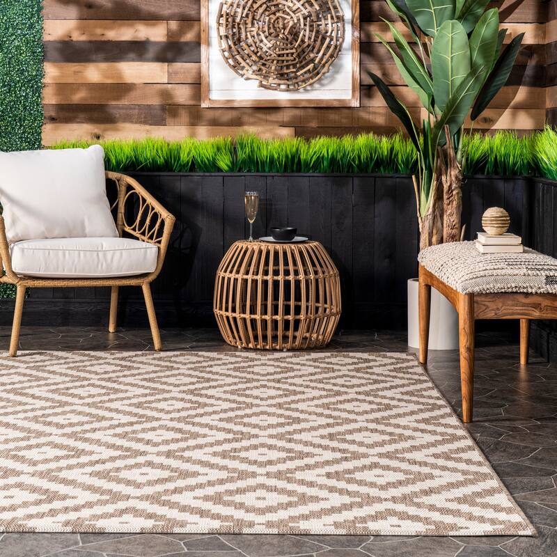 Nuloom Indoor/Outdoor Geometric Diamond Area Rug
