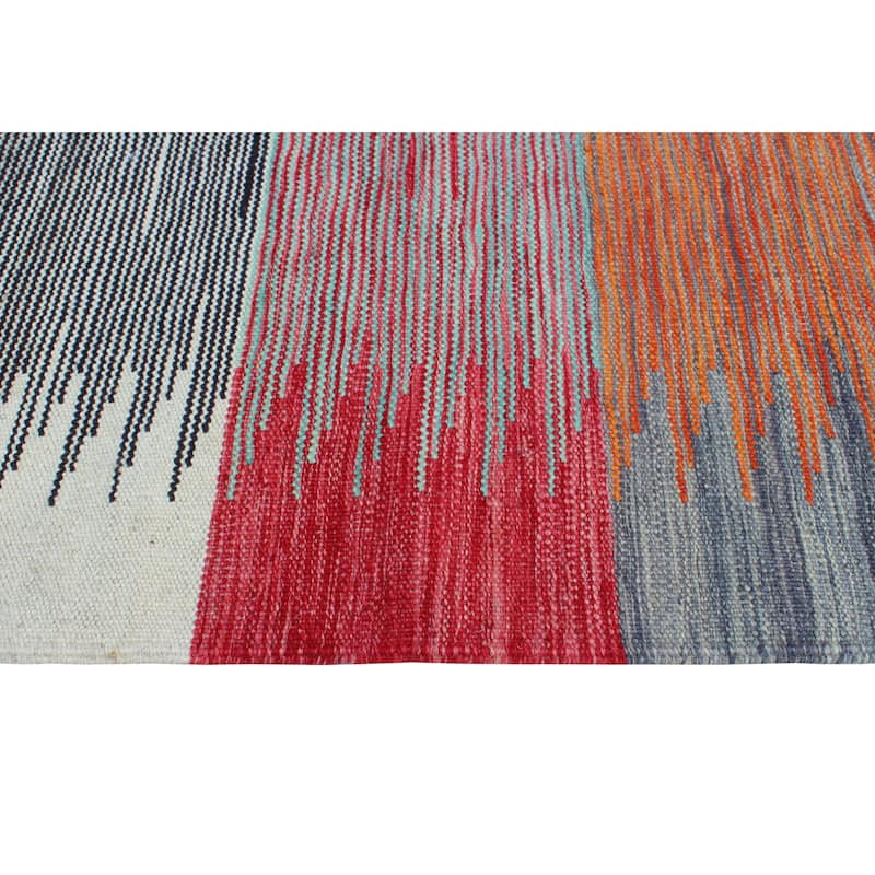 Modern Flatweave Qaljan Ivory/Black Rug - 5'7" x 8'1"