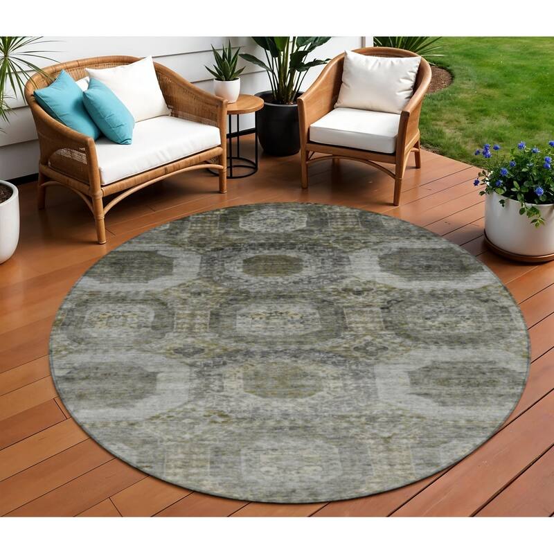 HomeRoots Medallion Transitional Rectangle Outdoor Rug - 8' Round
