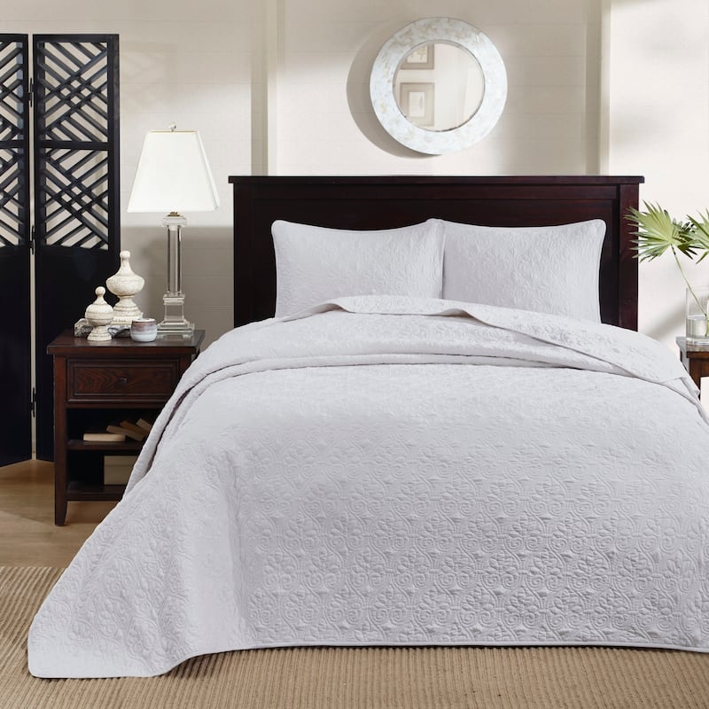 Madison Park Mansfield Reversible Oversized 3-piece Solid Texture Bedspread Quilt Set with Matching Shams - White - Full