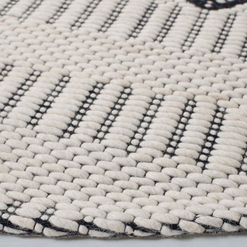 SAFAVIEH Handmade Vermont Toya Geometric Wool Rug