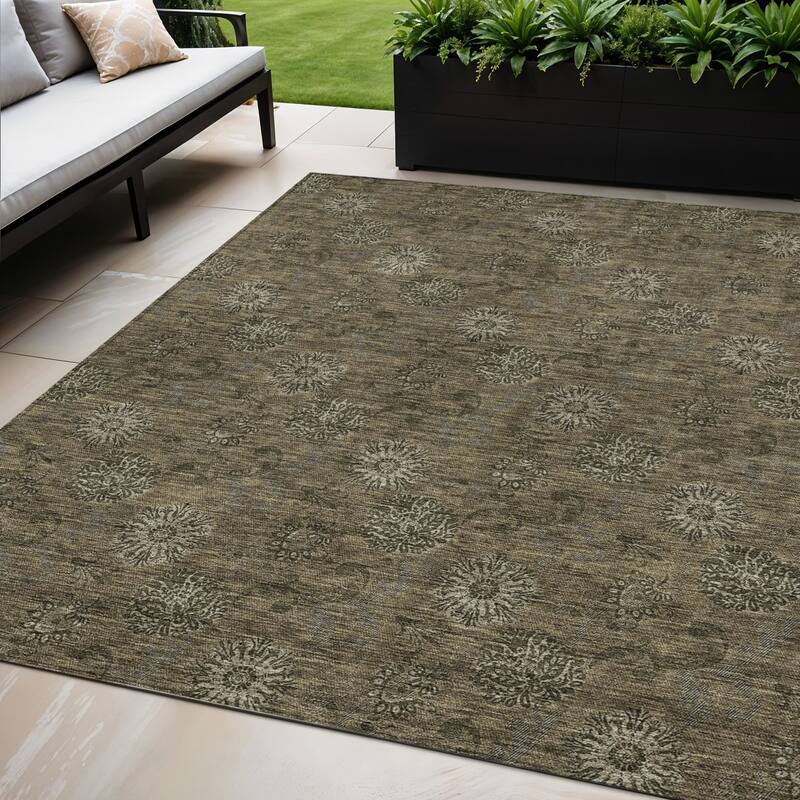 HomeRoots Floral Transitional Rectangle Outdoor Rug - 5' X 8'