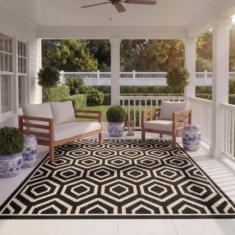 SAFAVIEH Courtyard Carolee Indoor/ Outdoor Patio Backyard Rug