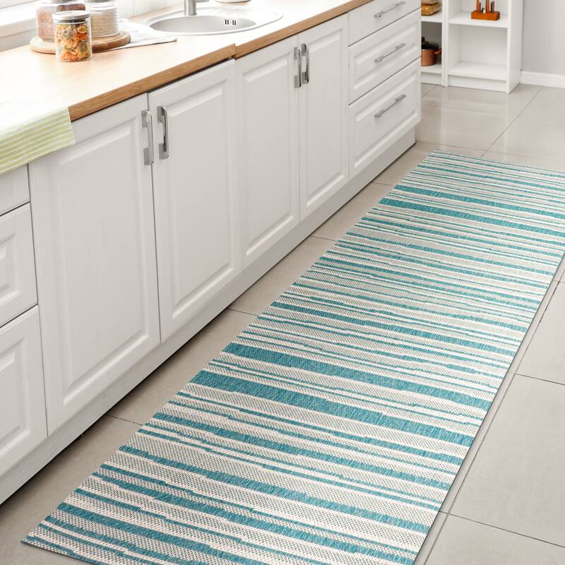 JONATHAN Y Chevron Wavy Stripe Modern Indoor/Outdoor Area Rug